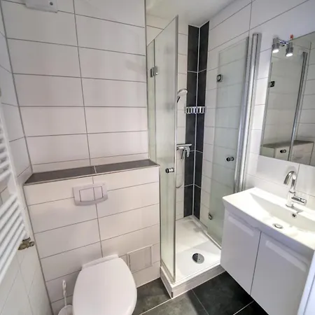 - Haus B, App 0b0408 *